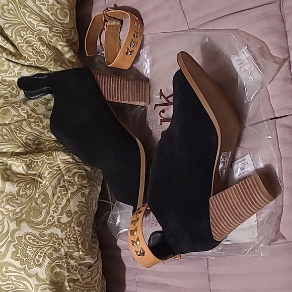 Shoe Boots Ankle High - Picture 2 of 9